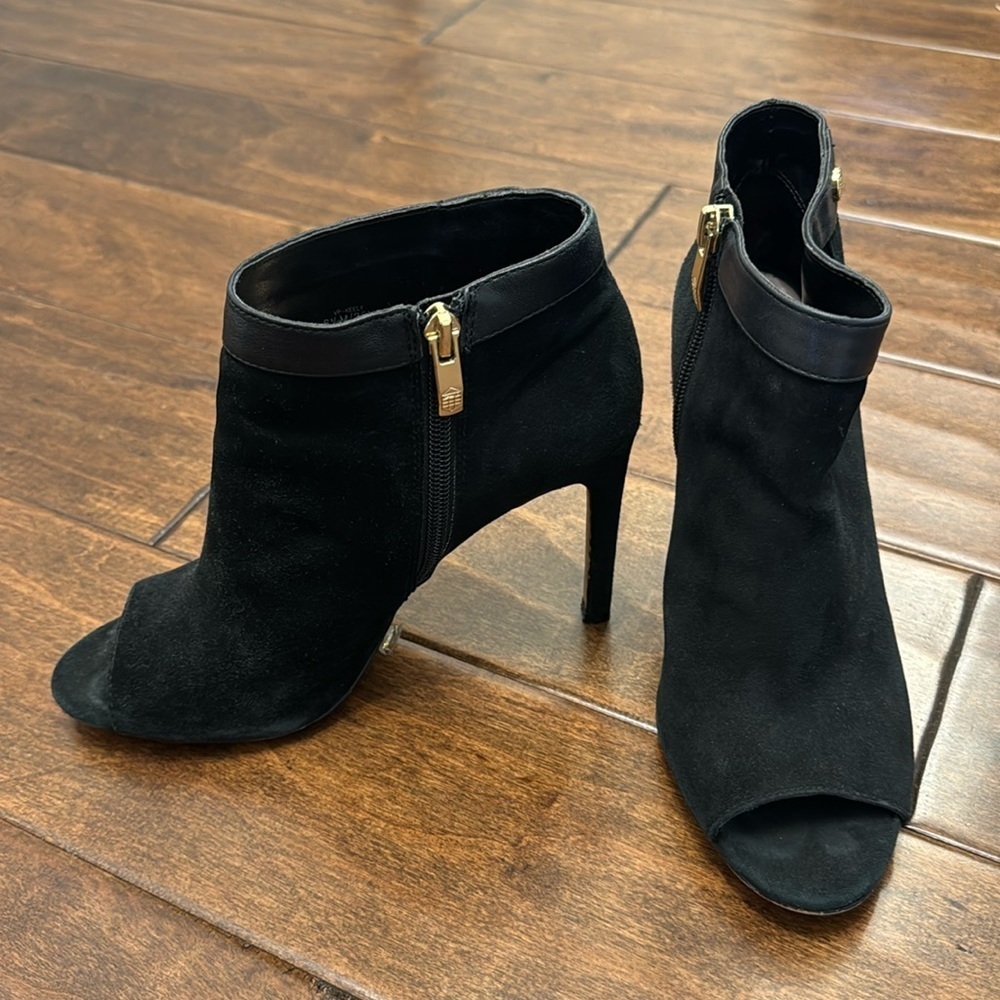 Good condition suede booties